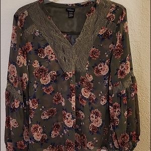 Torrid floral blouse